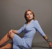 MlnaLee's Offline Chat Room