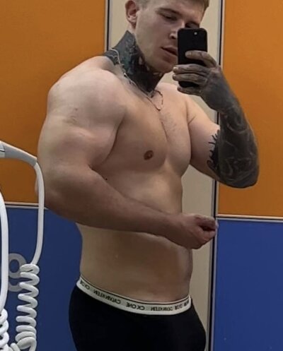 leolanister from stripchat