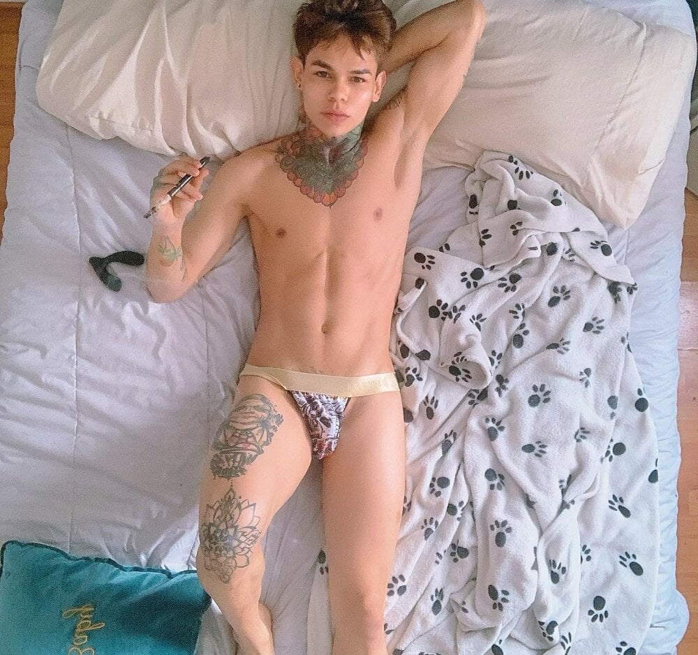 xavier-blake from stripchat