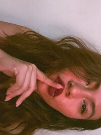 Mia_Melow's Offline Chat Room