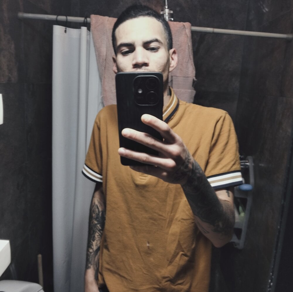 Caliente777666 – Offline XXX chat