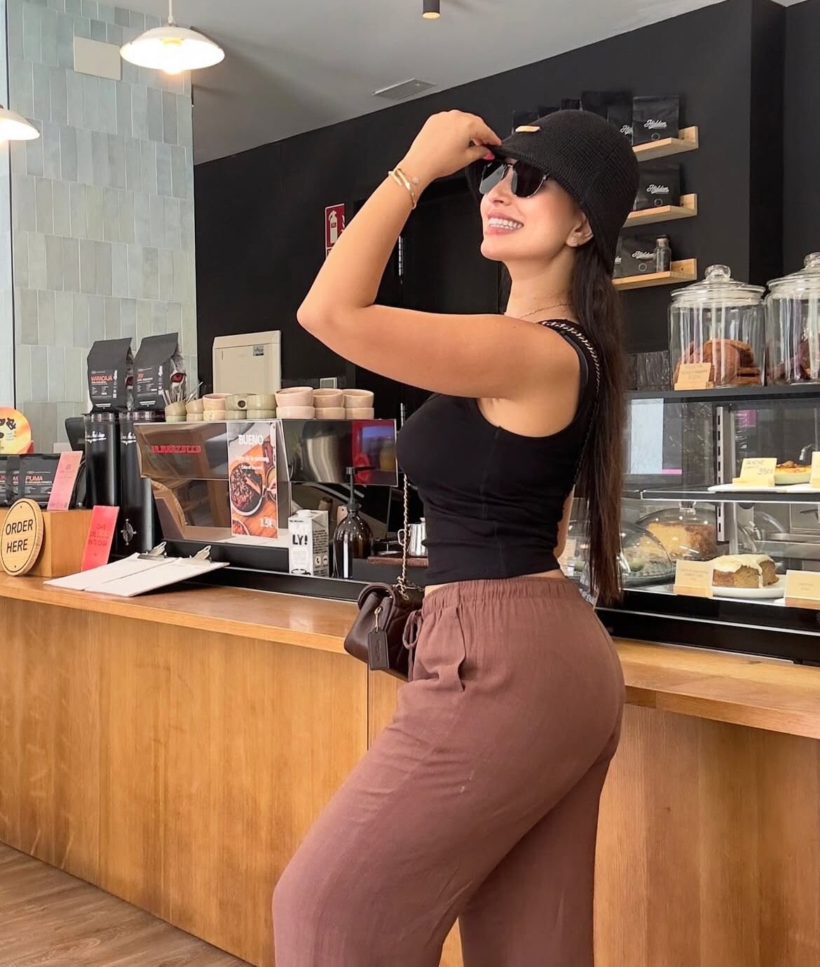 Mia89six