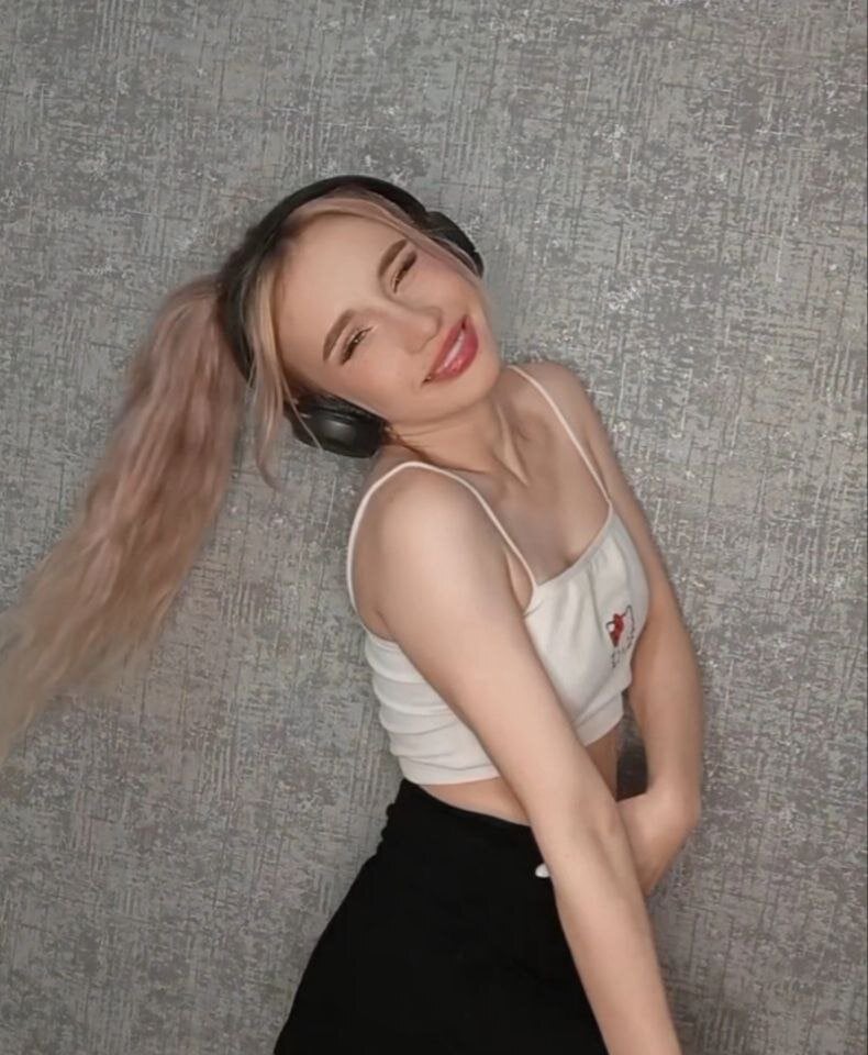 pornos.live yourlovely_mia livesex profile in kates-place cams