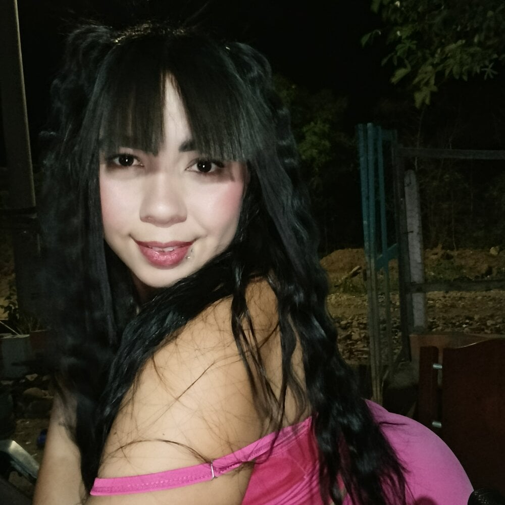 KathaDanger live cam model at StripChat
