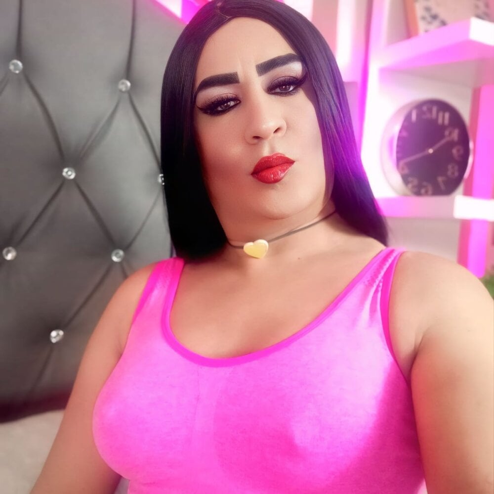 Natasha_Hart's Offline Chat Room