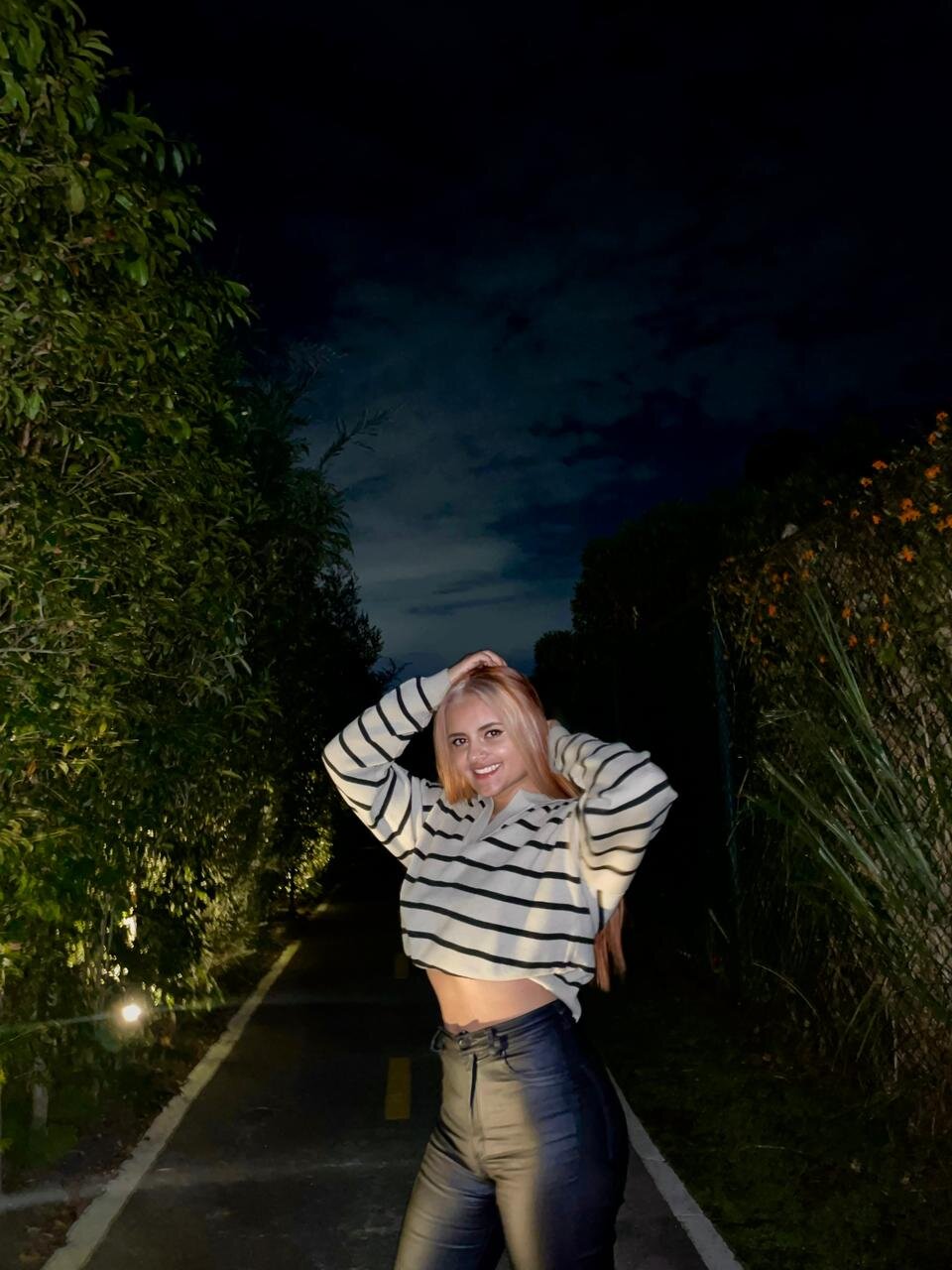 ari_white8