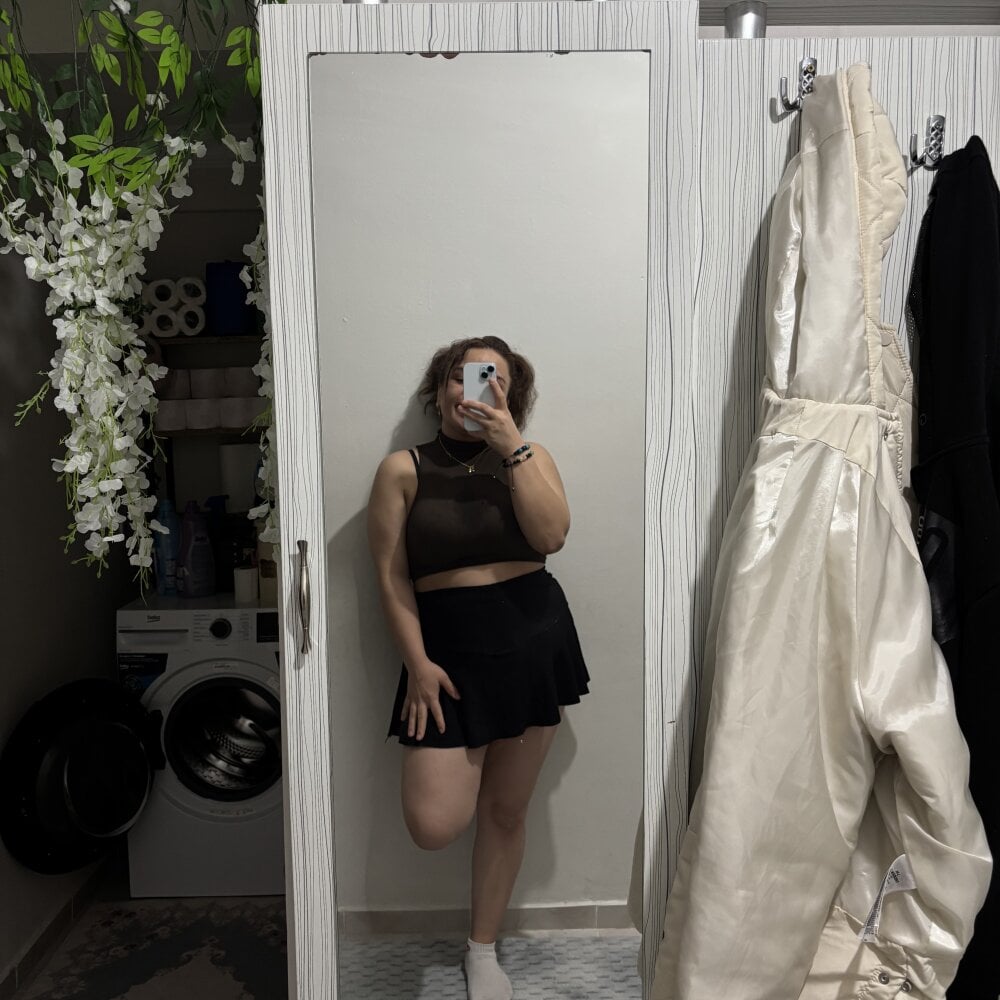 bestlivesexchat.com esmerhatuun livesex profile in szech-republic cams