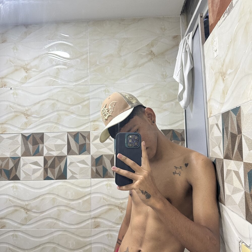bl2y from stripchat