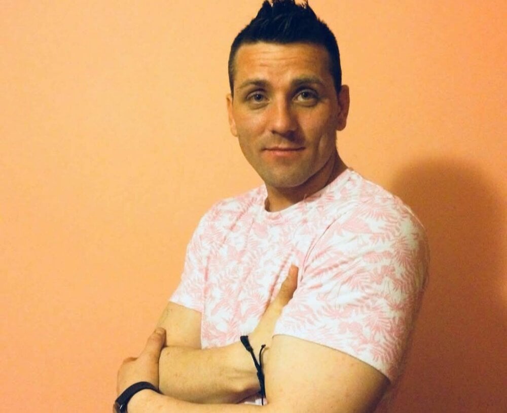 adonys99 from stripchat