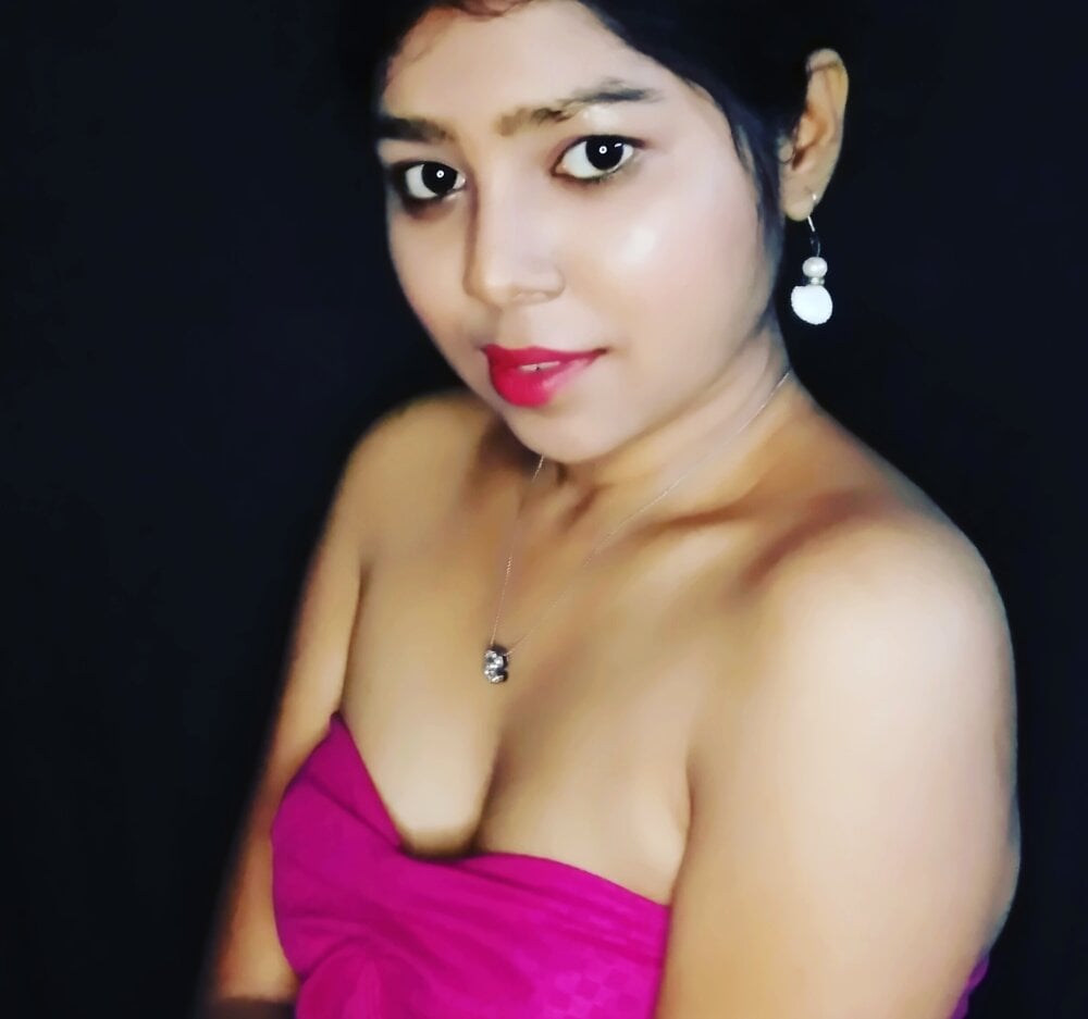 lovealish from stripchat