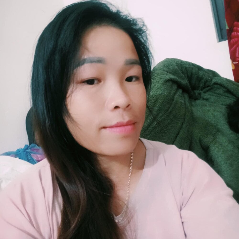 Anh-Huyen33 live cam model at StripChat