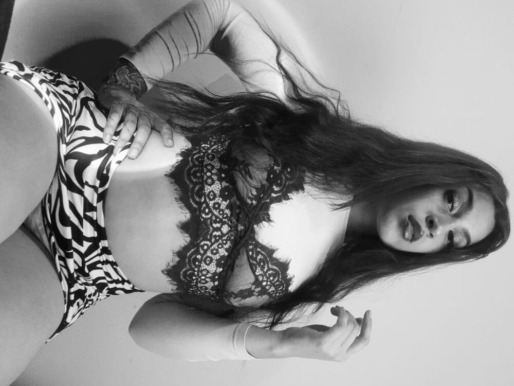 livesex.fan gabii_hardy livesex profile in bisexual cams