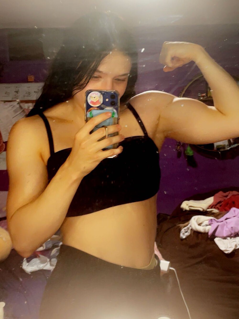 amateursex-livecam.com musclemommymuse livesex profile in tip-me-and-im-here3 cams