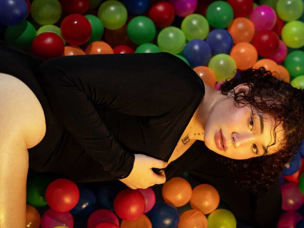 Live sex webcam photo for Danee_19_ #289992052