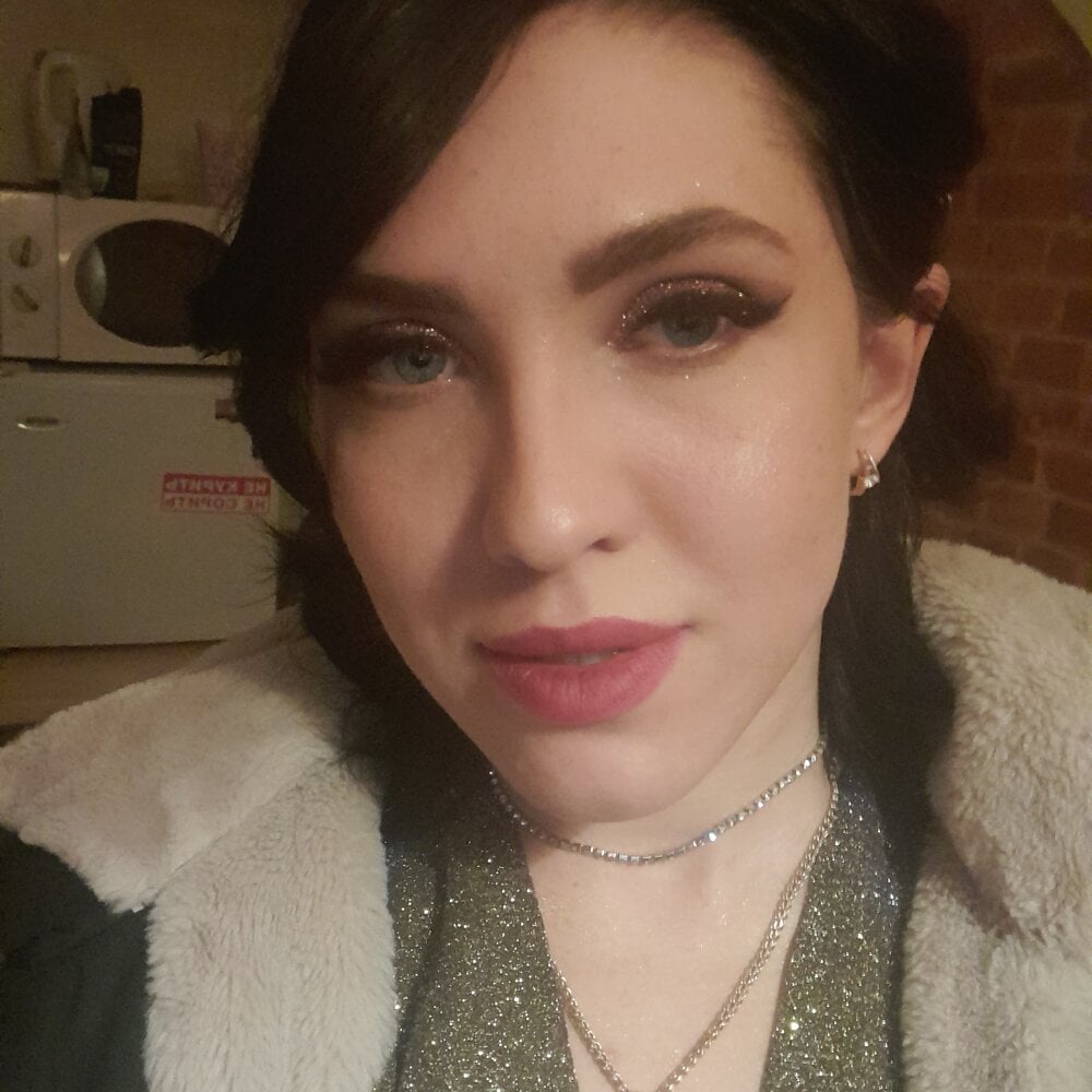 Reginasmilee's Offline XXX Chat
