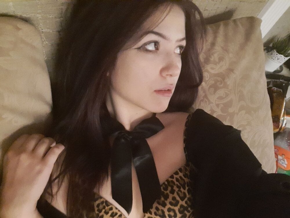 watchgirlcam.com anora_miller livesex profile in on-the-router cams