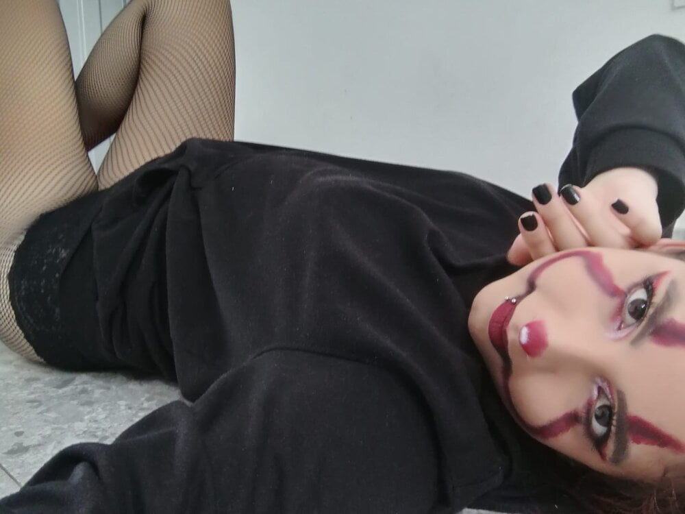 badgirlwebcam.com lore_tovar livesex profile in spanish cams