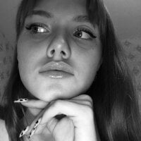 Maria2000-02's Offline Chat Room