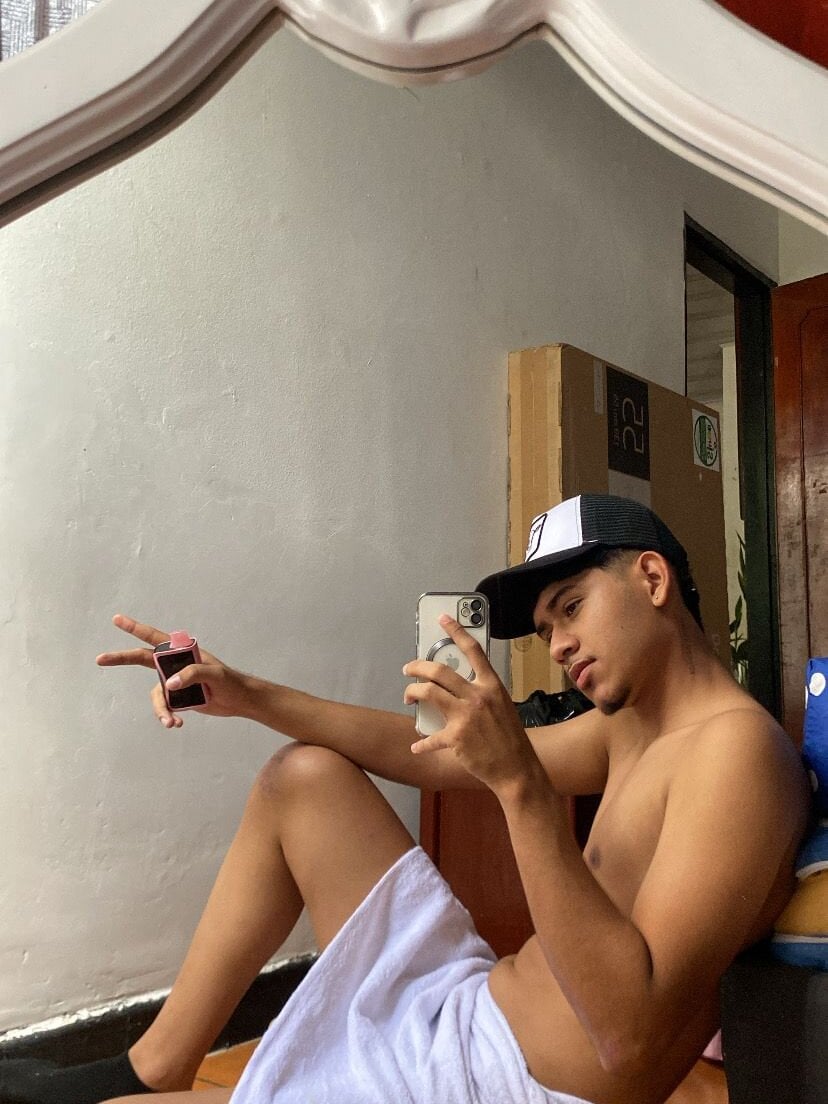 logan_willyams_ from stripchat