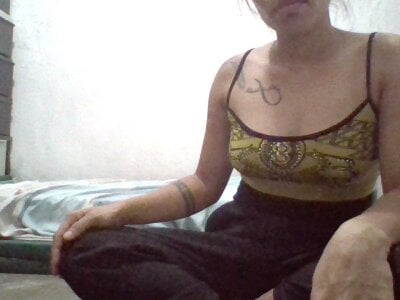 Prettysexyxoxo Female Bigassasian Cam Naked