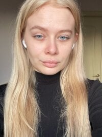 blondsurr's Offline XXX Chat