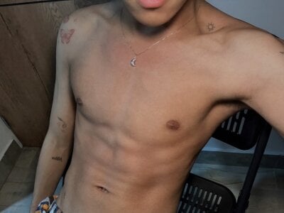 Oliverkai_ Male Deepthroat Online Webcam Adult