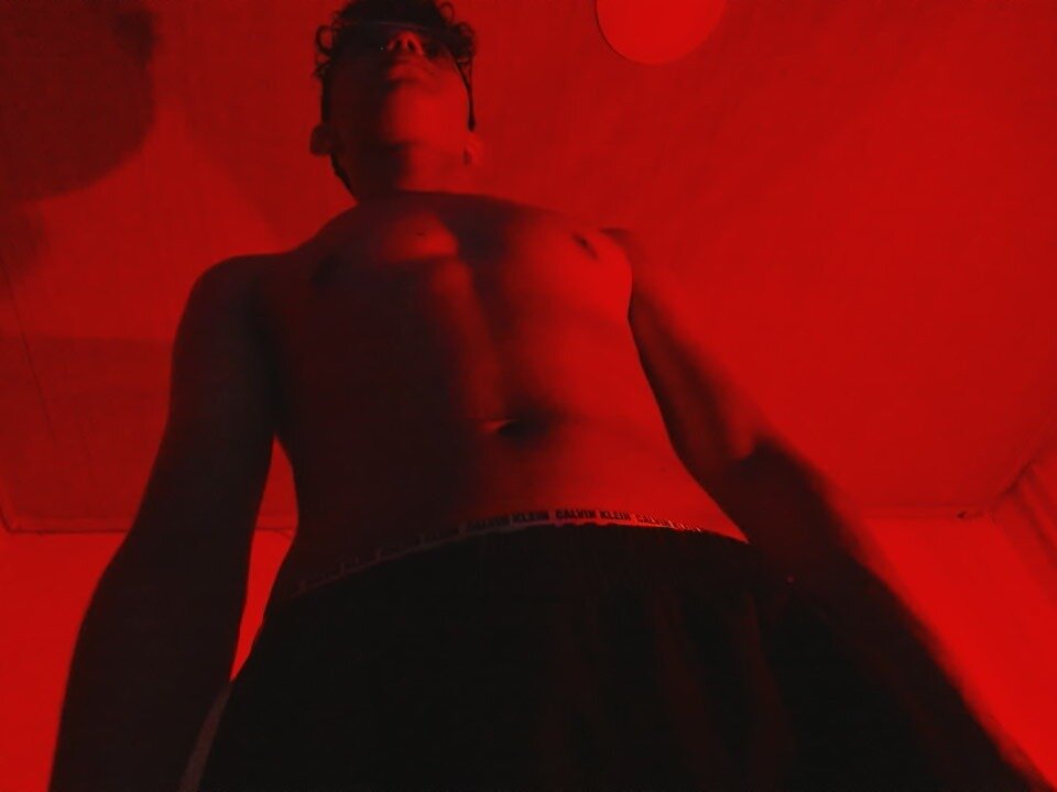 CharmingJeremy_'s Offline XXX Chat