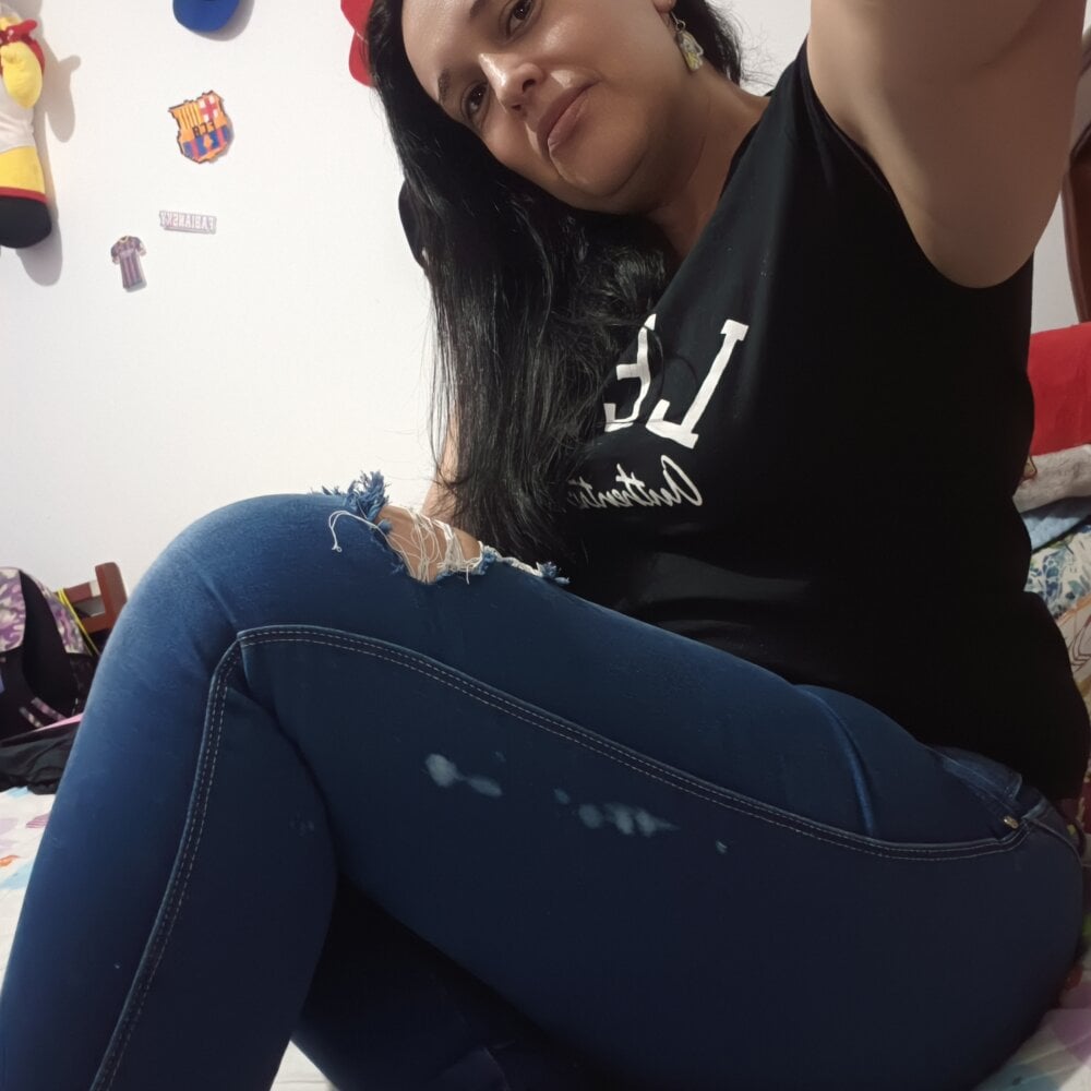 livesex.fan fiorelladuboi livesex profile in spanish cams