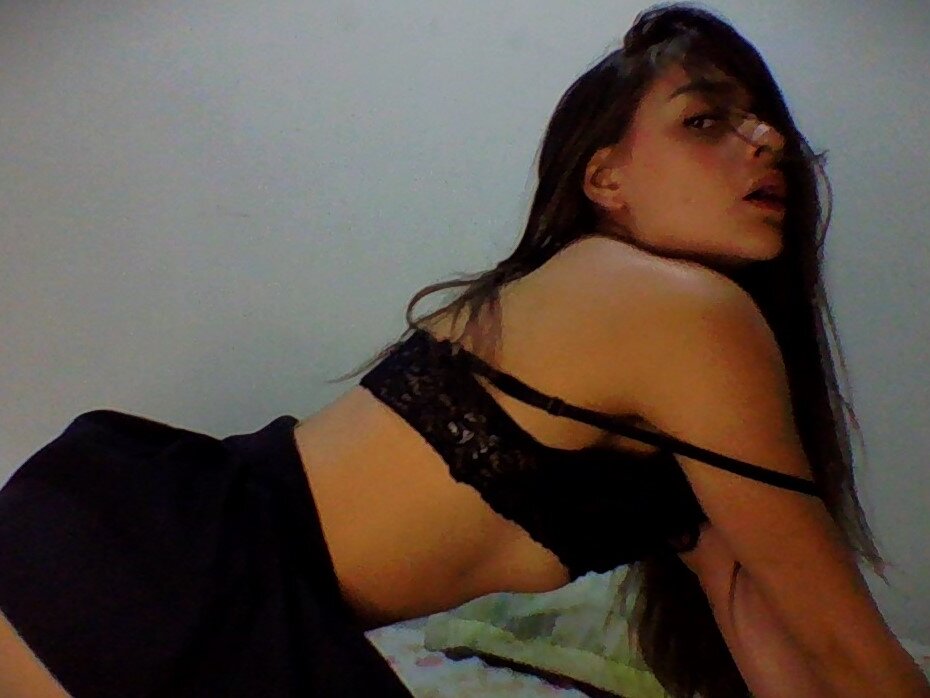 Live sex webcam photo for AntonellaSweet04 #289886874