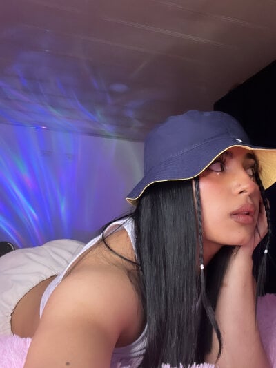 little_emi14 from stripchat