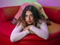laura_saenz_26's Offline Chat Room