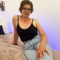 Juna_it_is' Offline Chat Room