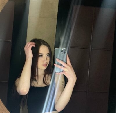 Karima_pinky