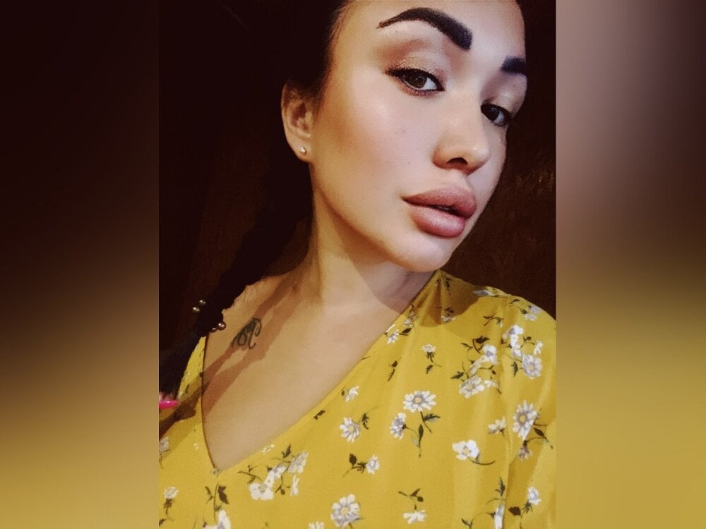 Live sex webcam photo for MelissaXCream #292212717