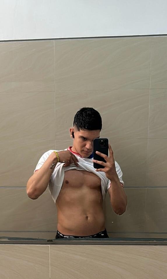 arthur_holland from stripchat