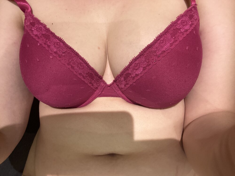 Live sex webcam photo for napalonahot19 #289766835