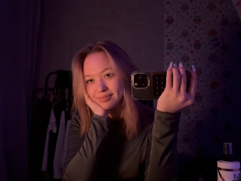 elivecams.com agatatristy livesex profile in blond-hair cams