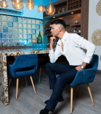 Model Hideintheoffice