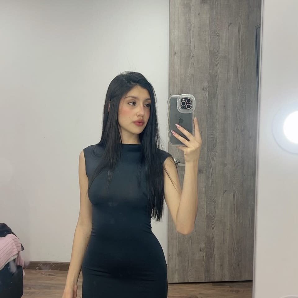 mega-camsex.com skarleth_b_ livesex profile in slim cams