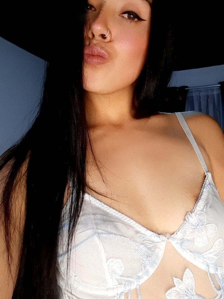 cami_01's Offline XXX Chat