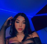 laura_lopez_19's Offline XXX Chat
