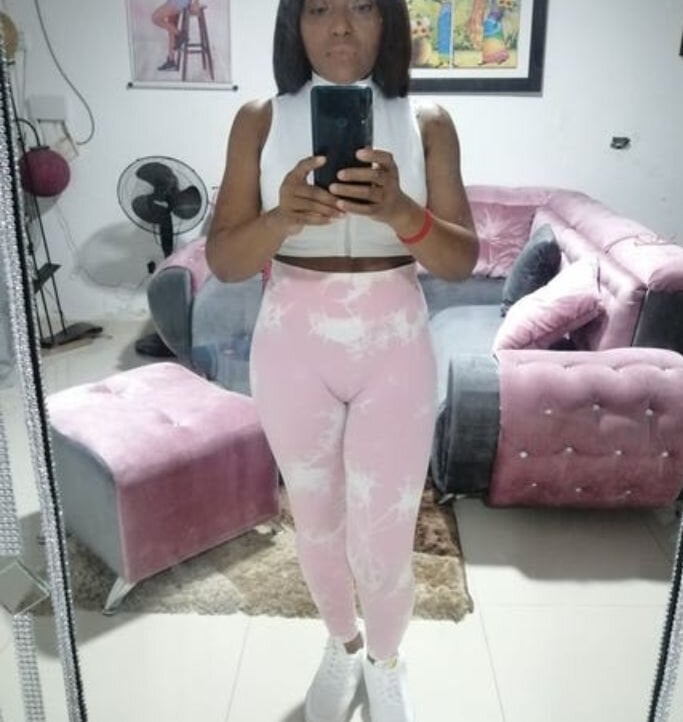 Watch DamarisCooper live on cam on StripChat
