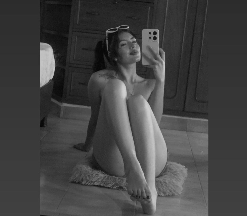 stripchat sweet_mussee webcam profile pic via rudecam.live