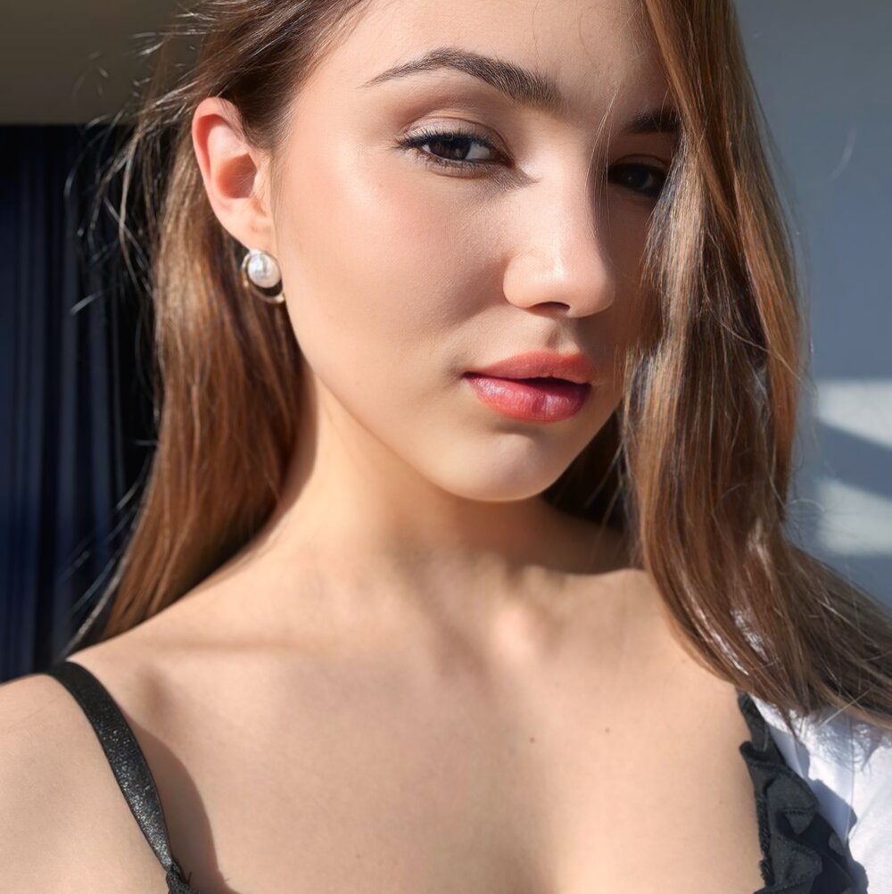 myliveeroticcams.com leenapuita livesex profile in at-at cams