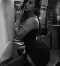 kyliejenner_hot's webcam live show