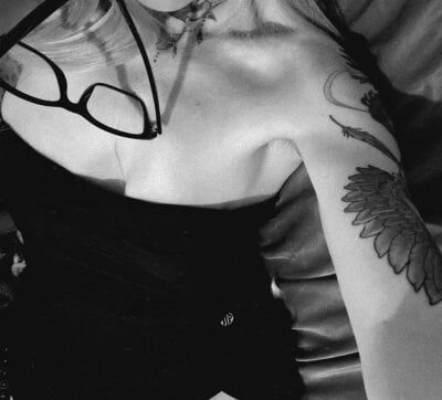 Foxyroxy2322x Female Analpetite Webcam Nude