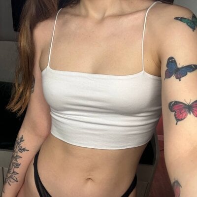 AlexaSmily live on StripChat