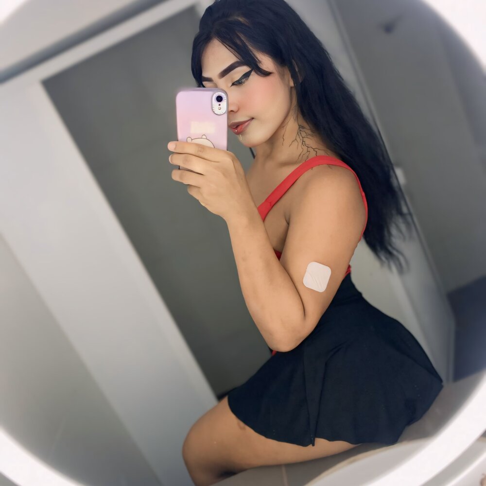 Live sex webcam photo for AishaSophia #282907584