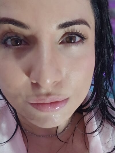 Karlinlive on StripChat
