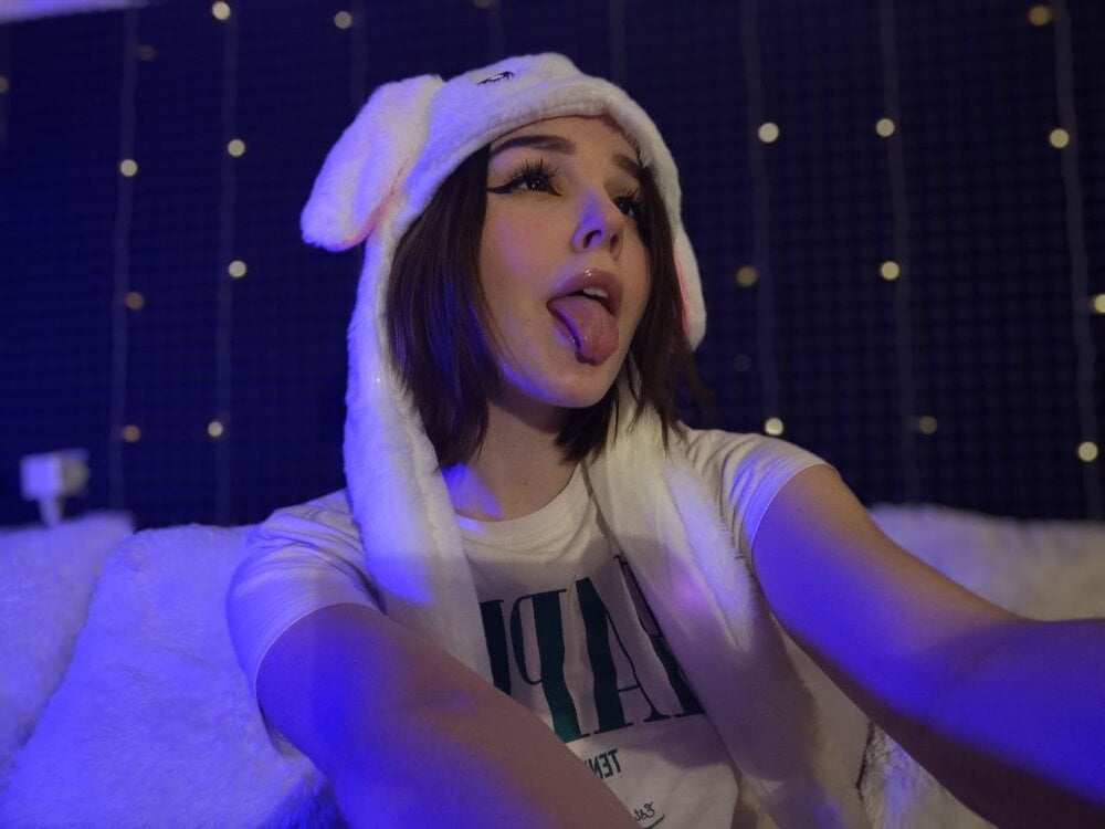 -_-Lina-_-'s Offline XXX Chat